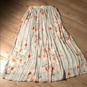 H&M NWOT Green Floral Maxi Skirt